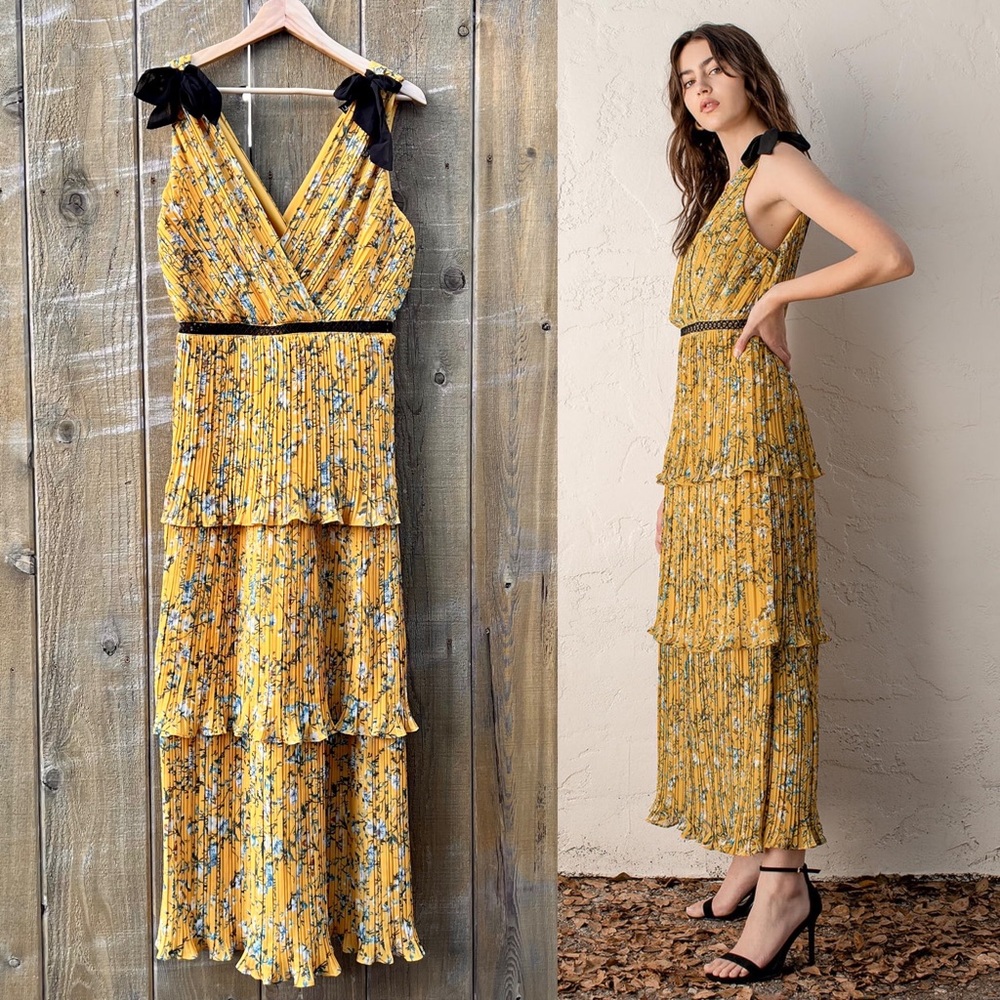 Yellow and Black Floral Pleated Chiffon Maxi Dress 🌿